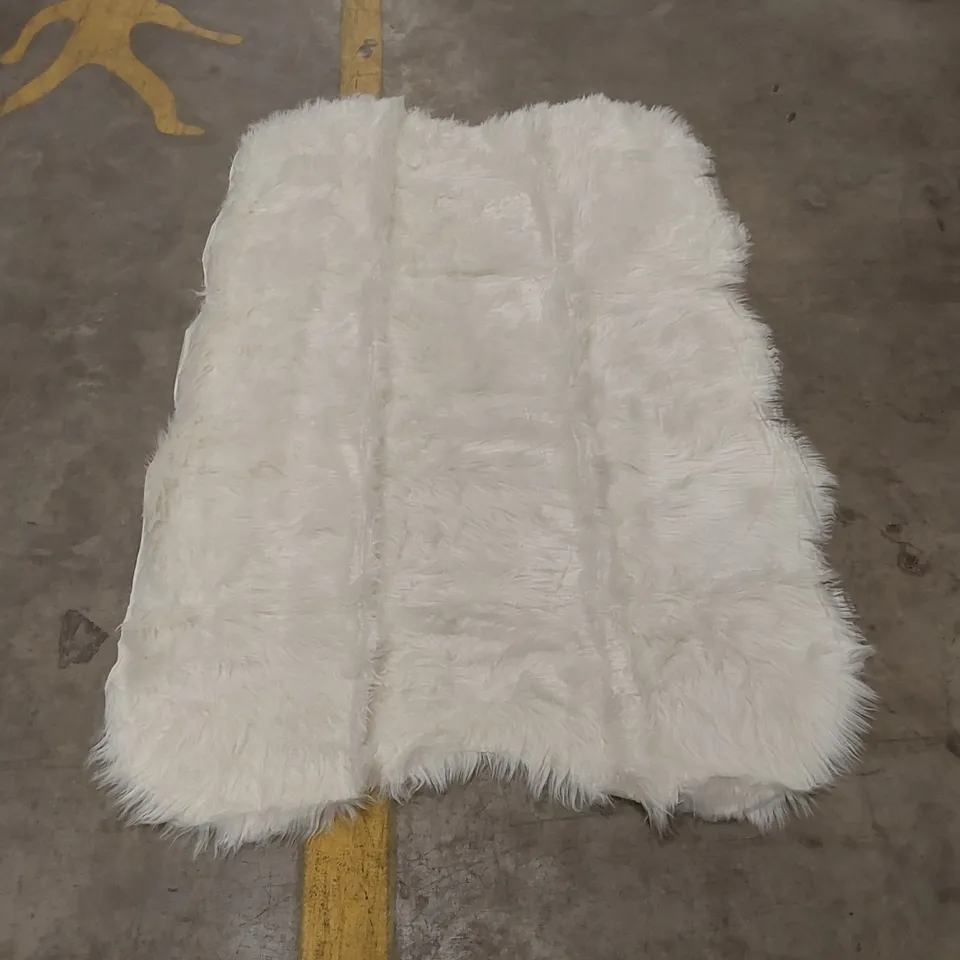 QUALITY DESIGNER AREA RUG - APPROXIMATELY 175 x 100cm