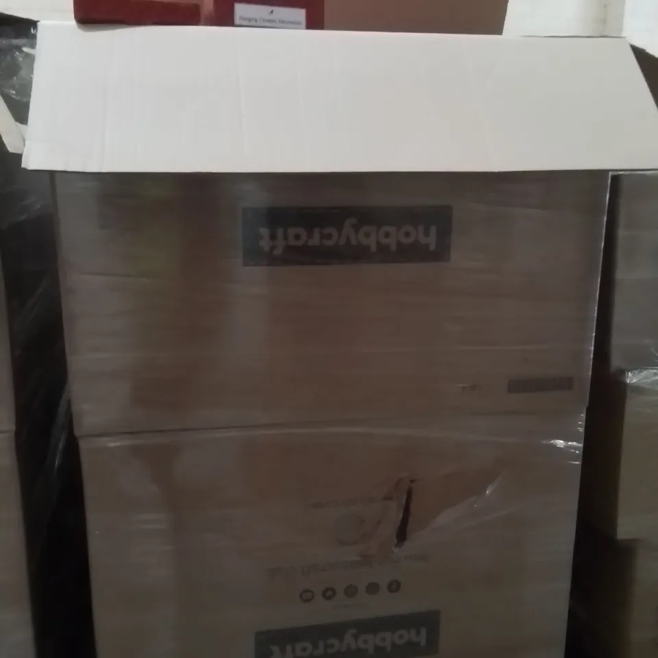 PALLET CONTAINING A LARGE QUANTITY OF ASSORTED CHRISTMAS DECORATIONS AND PRODUCTS TO INCLUDE;BOTTLE BRUSH LED TREE,HANGING CERAMIC DECORATIONS,LED WOODEN TREE