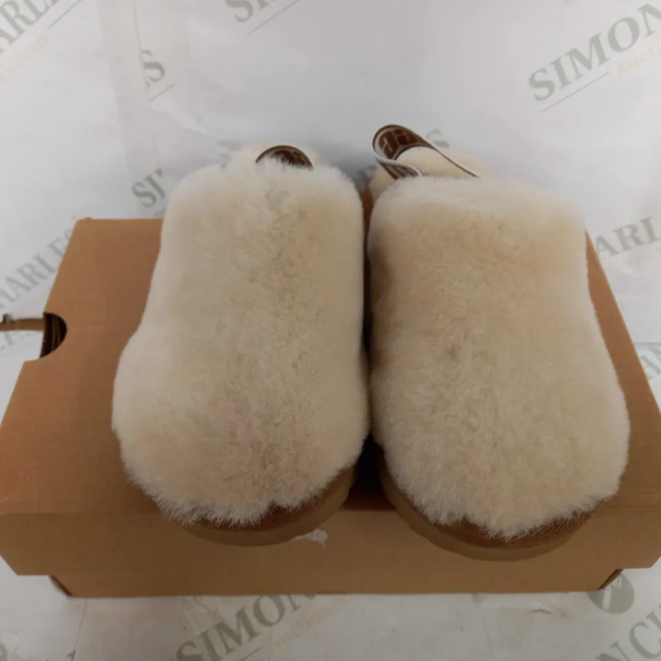 BOXED PAIR OF UGG FLUFF YEAH CLOG JUNIOR - UK 12