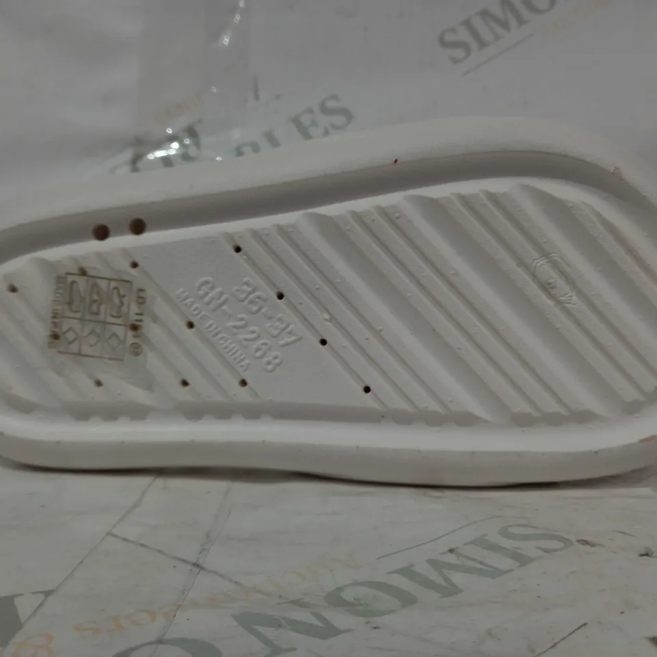 BOXED PAIR OF DESIGNER SLIDERS IN WHITE EU SIZE 36-37