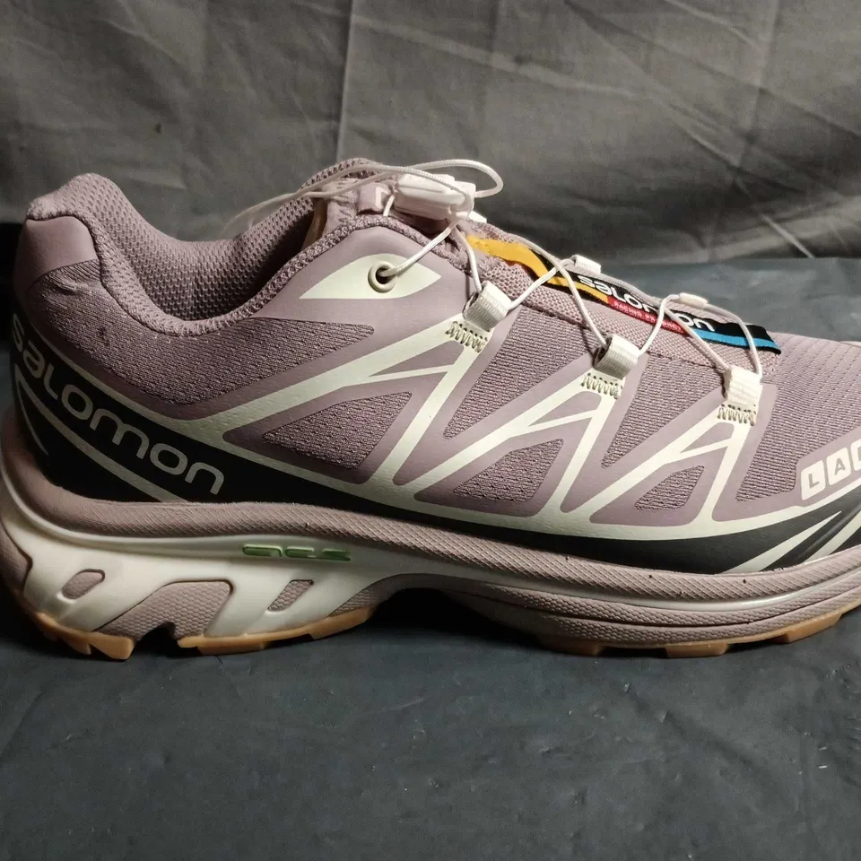 SALOMON WOMEN'S HIKING SHOES –SIZE 8
