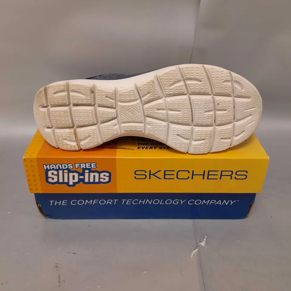 BOXED SKECHERS SUMMITS SLIP-INS TRAINER SIZE 3.5