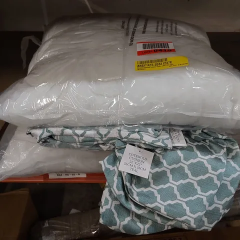 BAGGED SET OF 2 DAREECE COTSWOLD CUSHION COVERS WITH FILLER PADS