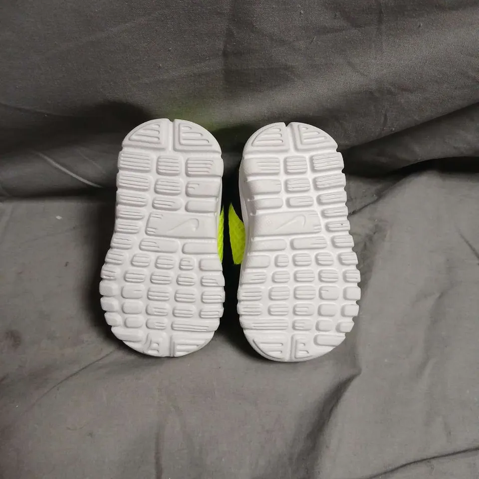 NIKE TODDLERS NEON YELLOW & BLACK TRAINERS WITH VELCRO SIZE UK 1.5
