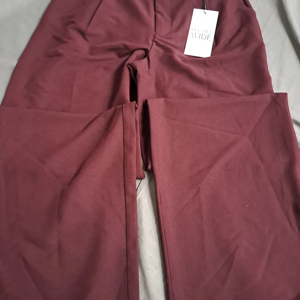 STRADIVARIUS PLEATED WIDE TROUSERS, WINE - SIZE 8
