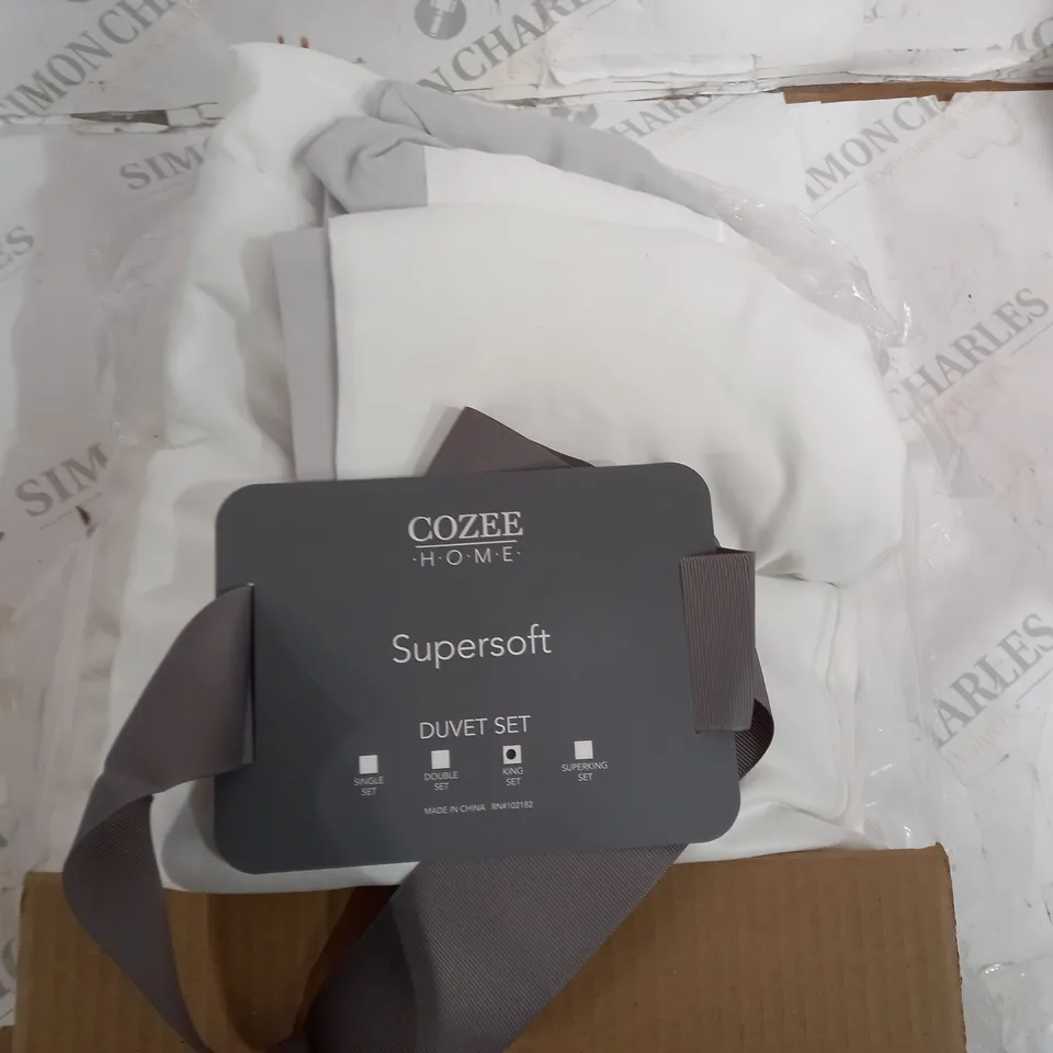 COZEE HOME SUPERSOFT DUVET SET IN WHITE/GREY - KING