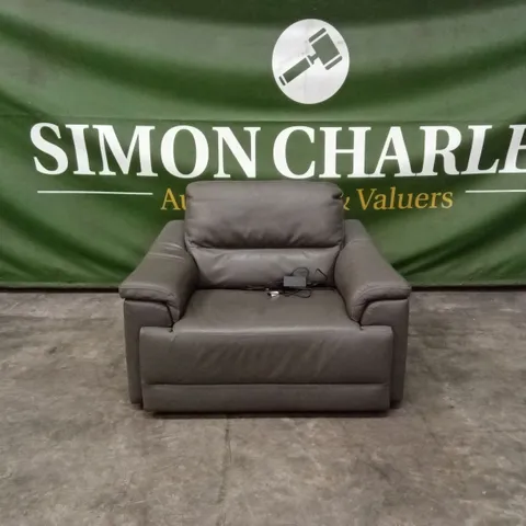 QUALITY DESIGNER ITALIAN MADE WIDE LEATHER POWER RECLINER SNUGGLE CHAIR