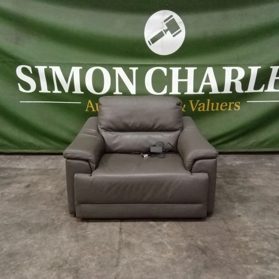 QUALITY DESIGNER ITALIAN MADE WIDE LEATHER POWER RECLINER SNUGGLE CHAIR