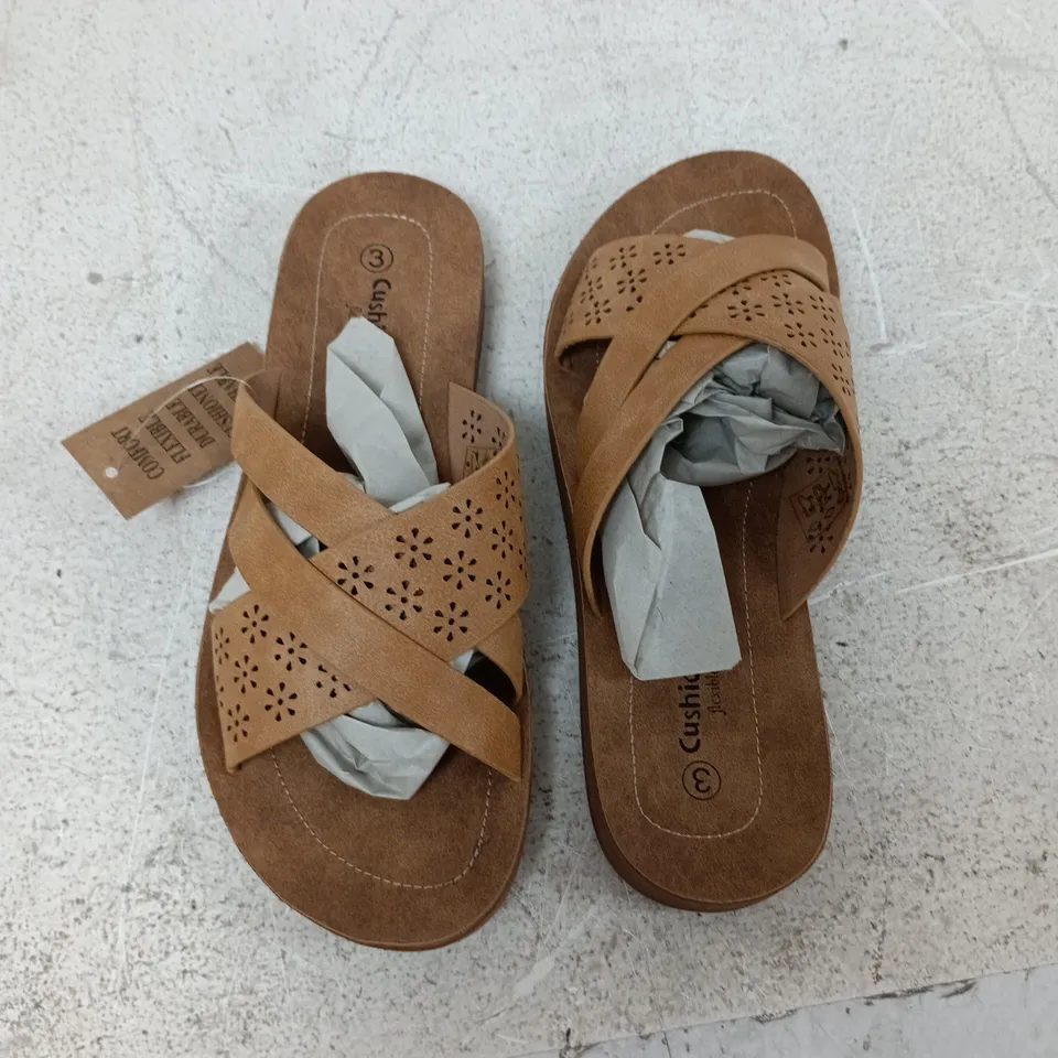 BOXED PAIR OF CUSHION-WALK CHARLOTTE SANDALS IN BEIGE - SIZE 3