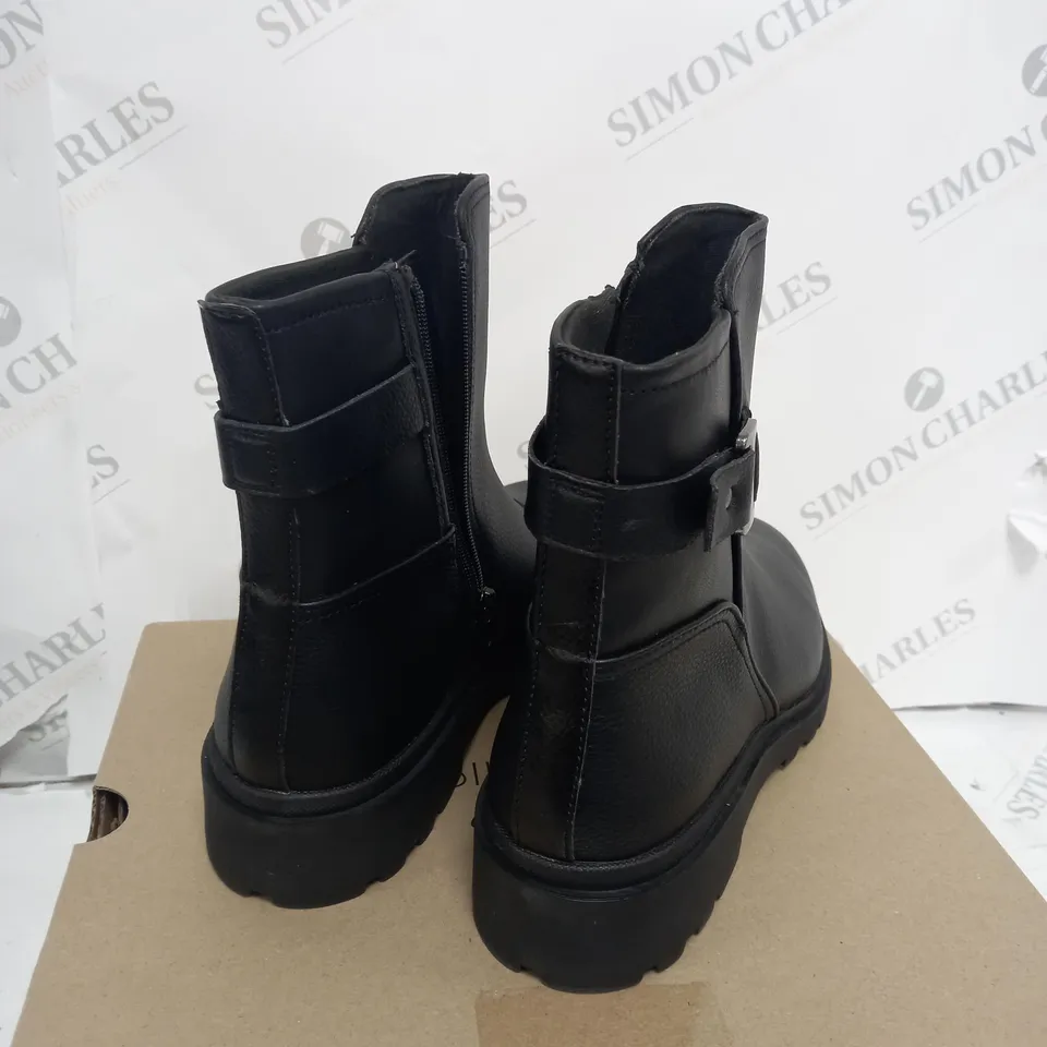 BOXED CLARKS BLACK LEATHER CALLA MID LOW BOOTS 