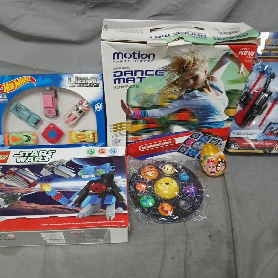 BOX OF APPROX 15 ASSORTED TOYS TO INCLUDE HOT WHEEL, STAR WARS AND DANCE MAT