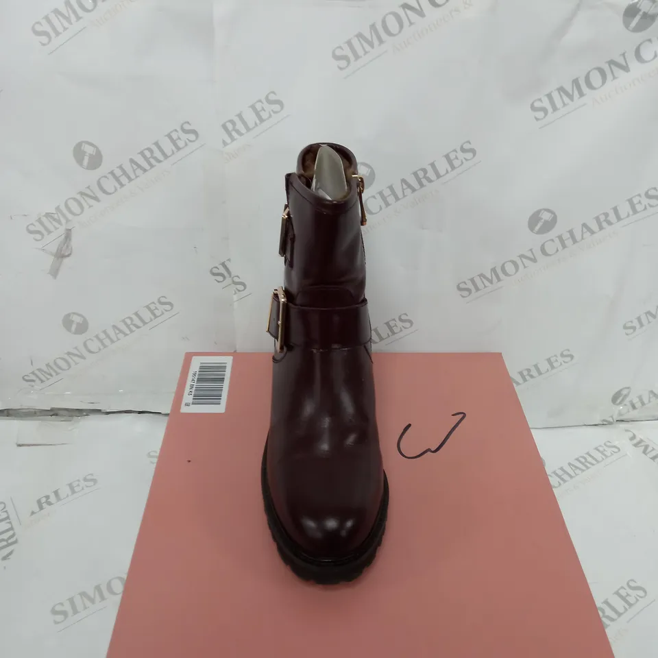 BOXED PAIR OF MODA IN PELLE CORNELIA BROWN LEATHER BOOTS SIZE 5