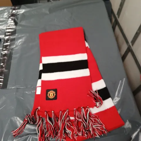 MANCHESTER UNITED SCARF β RED WITH BLACK AND WHITE STRIPES, CLUB CREST