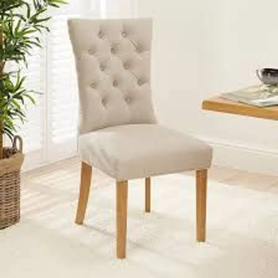 BOXED HATFIELD OATMEAL FABRIC BUTTON BACK DINING CHAIR (OAK LEG)