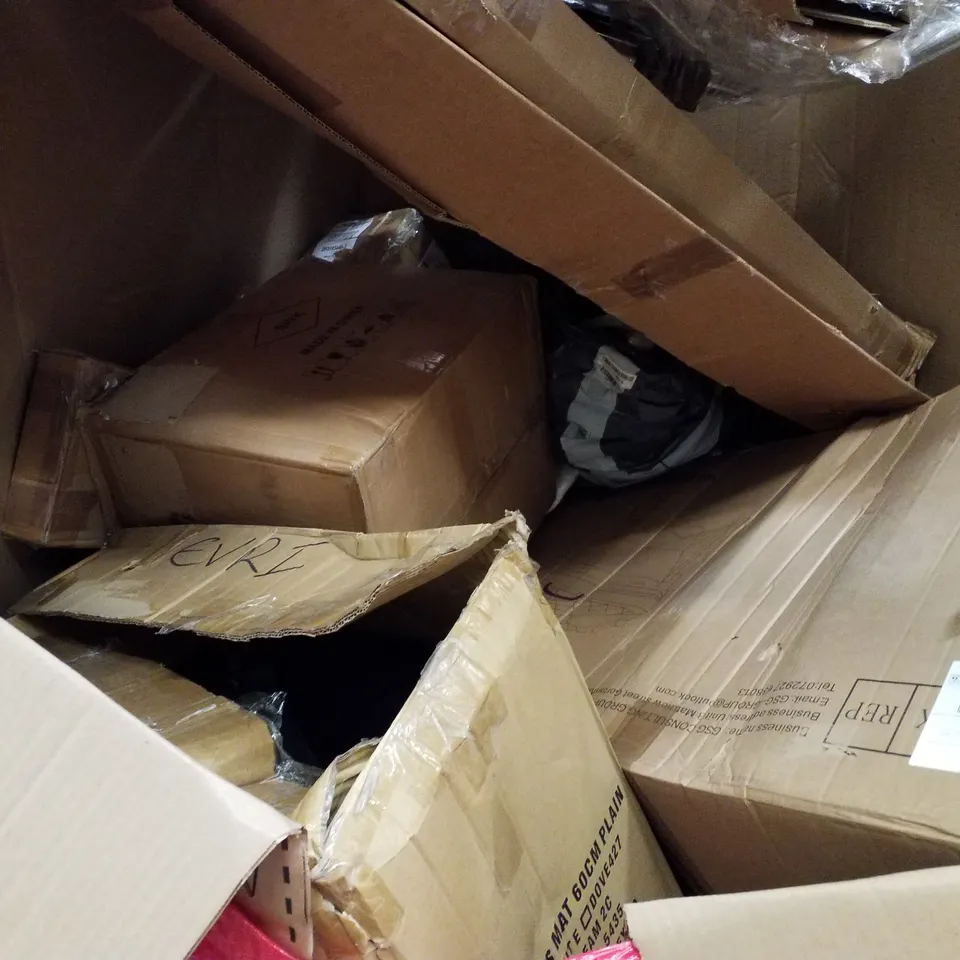 PALLET OF ASSORTED PRODUCTS INCLUDING GARMENT RACK, 4.5M TELESCOPIC LADDER, OFFICE CHAIR