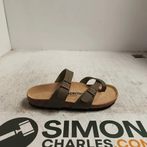 BIRKENSTOCK ARIZONA SANDALS – OLIVE GREEN, UK SIZE 6 (EU 39)
