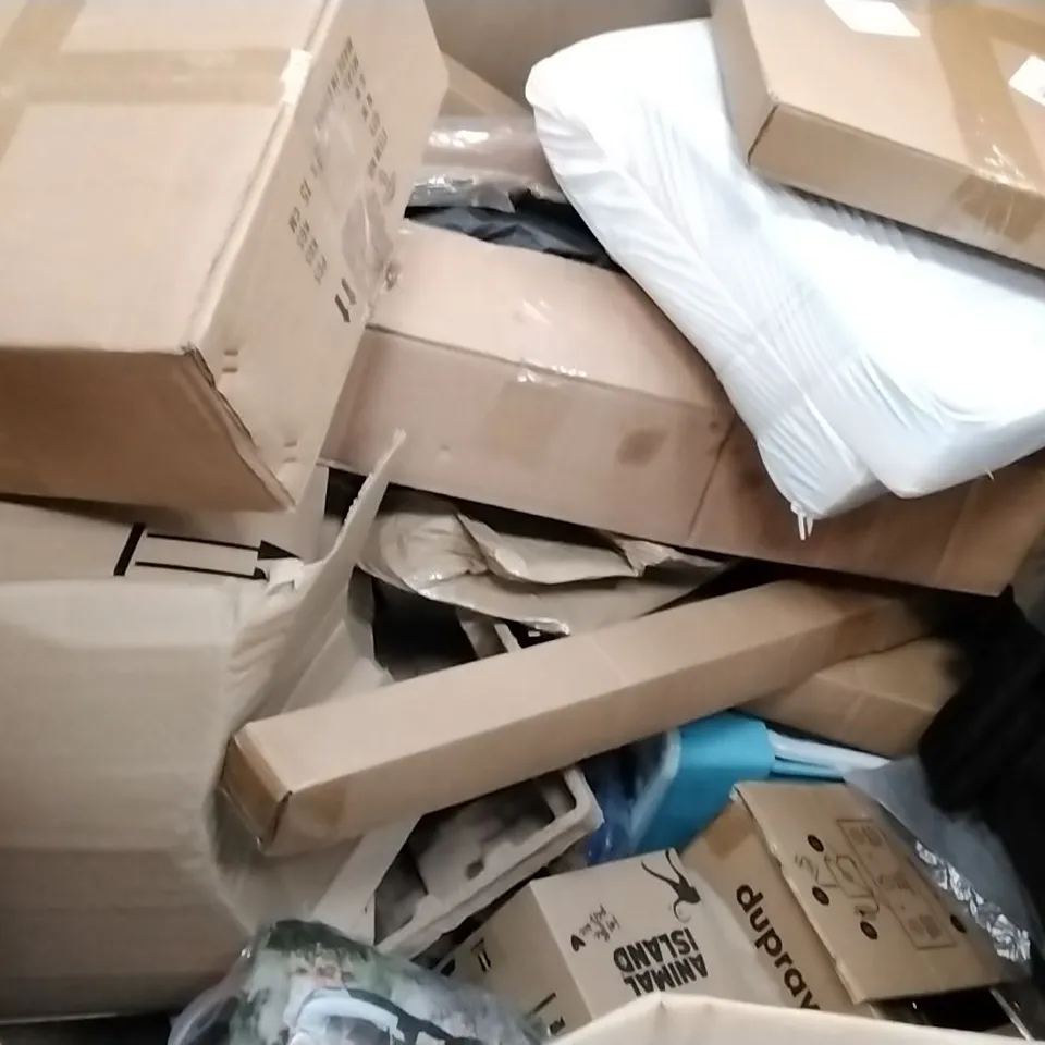 PALLET OF ASSORTED ITEMS INCLUDING CHANFOK CEILING FAN LIGHT, BADMINTON SET, M-DESIGN ACCESSORY ORGANISER, SCENTED CANDLE, WHITE TOILET SEAT 