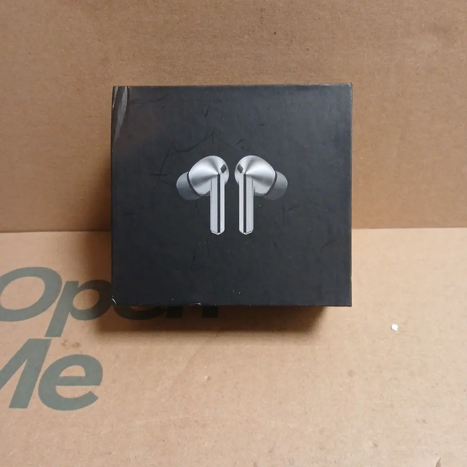 AIRPODS PRO-STYLE WIRELESS EARBUDS WITH CHARGING CASE. BRAND UNSPECIFIED.