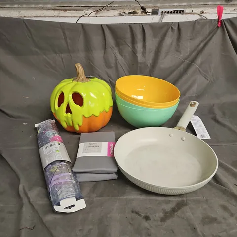 BOX OF APPROXIMATELY 8 ASSORTED HOMEWARE ITEMS TO INCLUDE - PILLOWCASES - BOWLS - PAN - ETC - COLLECTION ONLY
