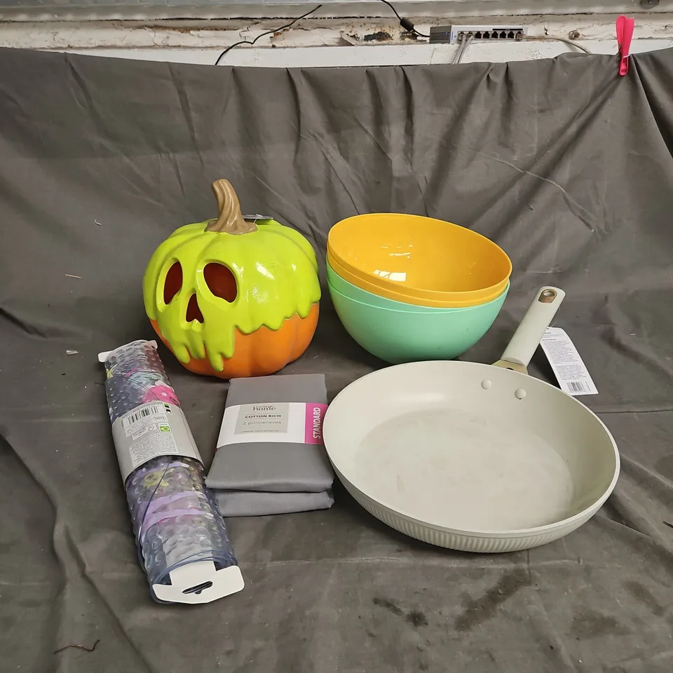 BOX OF APPROXIMATELY 8 ASSORTED HOMEWARE ITEMS TO INCLUDE - PILLOWCASES - BOWLS - PAN - ETC - COLLECTION ONLY