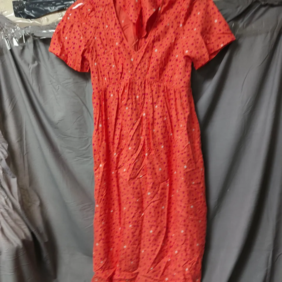 BOX OF APPROXIMATELY 20 ASSORTED CLOTHING ITEMS TO INCLUDE: PINK DRESS AND BLUE NIGHTGOWN