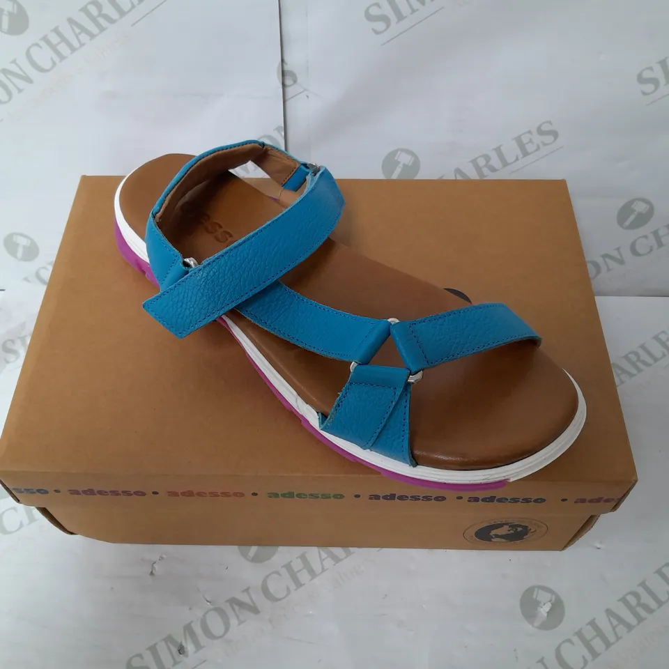 ADESSO LEATHER STRAP RUBBER SOLE WALKING SANDAL IN BLUE AND PINK SIZE 7