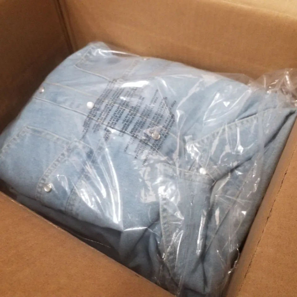 BOX CONTAINING APPROXIMATELY 5 BRAND NEW J D WILLIAMS LIGHT WASH SHIRT DRESSES - SIZE 18