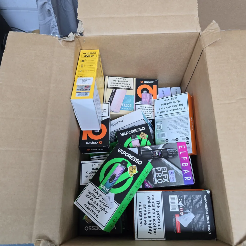 BOX OF APPROXIMATELY 30 ASSORTED E-CIGARETTES AND ACCOMPANIMENTS TO INCLUDE: VARIOUS VAPORESSO KITS 