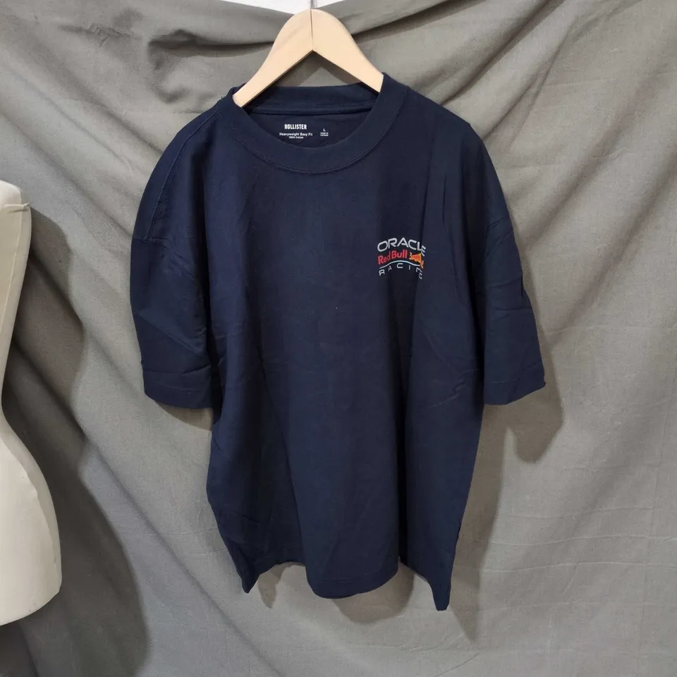 HOLLISTER NAVY T-SHIRT WITH ORACLE RED BULL RACING GRAPHIC – LARGE