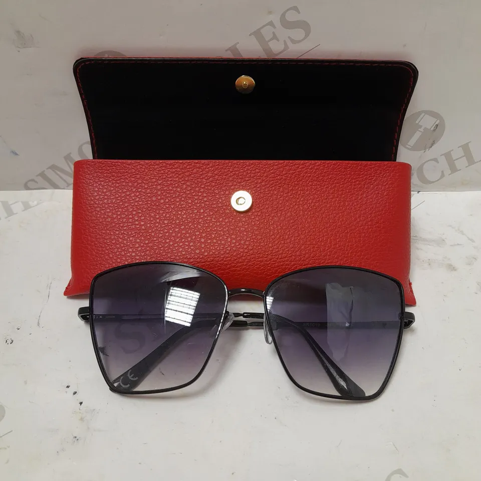 GUESS TEAGAN BLACK LARGE SUNGLASSES 