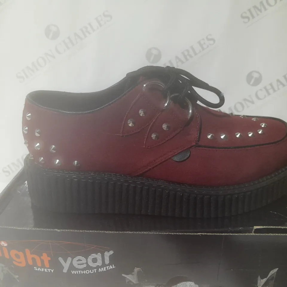 LIGHT YEAR ULTRA LIGHTWEIGHT FOOTWARE IN MAROON - SIZE UNSPECIFIED