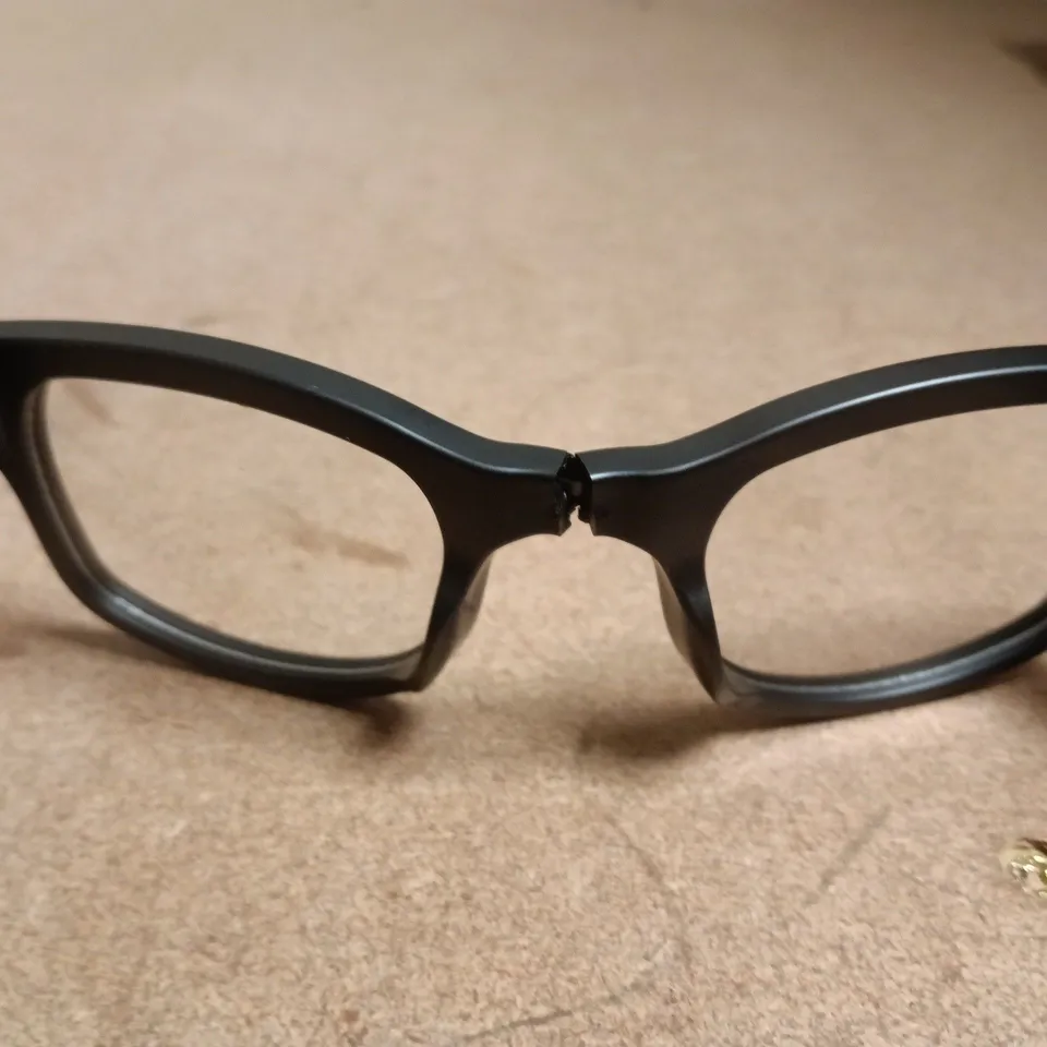 AI GLASSES AIMB-G2 SMART GLASSES WITH 3 LENS SETS – BOXED