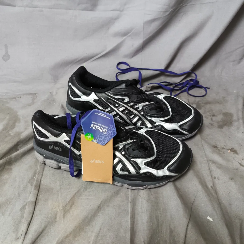 UNBOXED ASICS RUNNING SHOES – BLACK/WHITE WITH PURPLE LACES UK SIZE 10