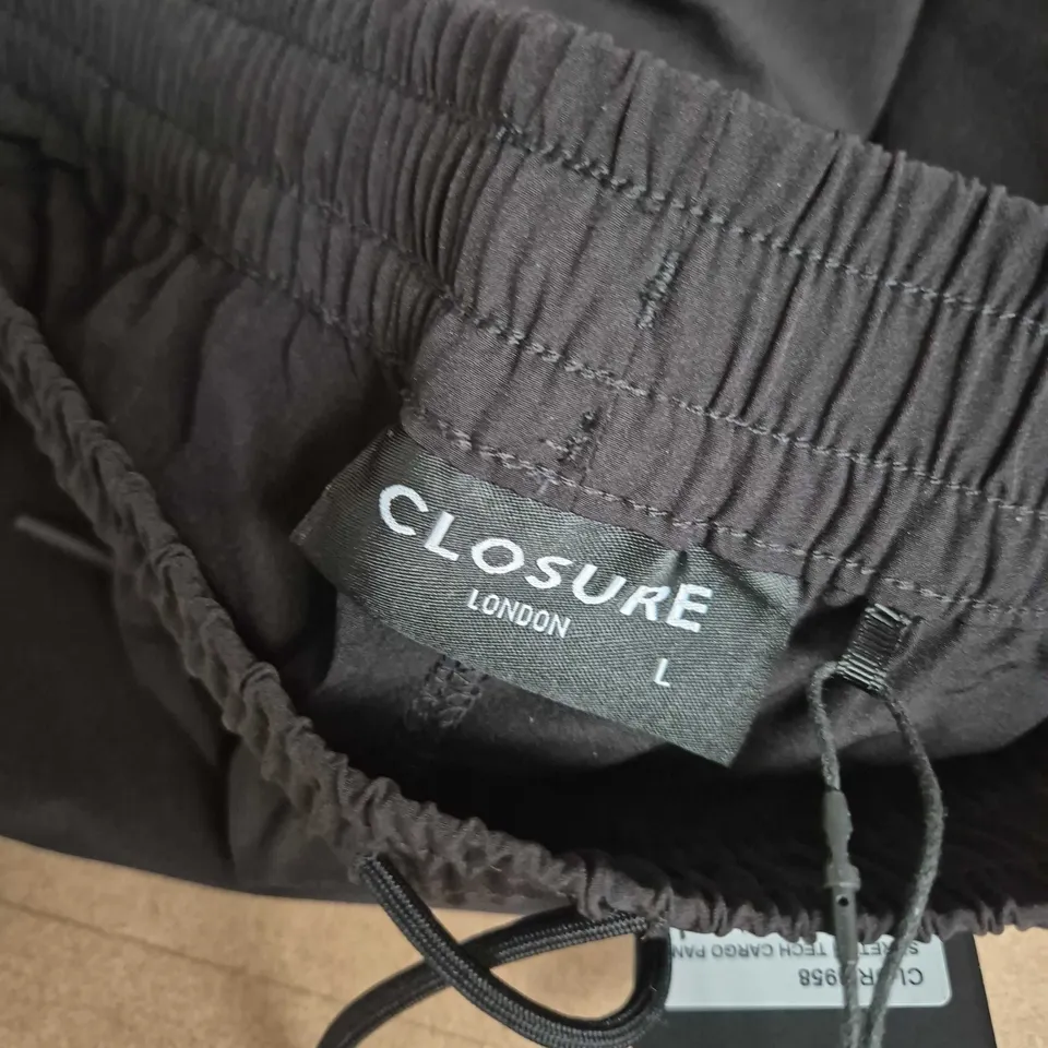 CLOSURE LONDON STRETCH TECH CARGO PANTS IN BLACK - LARGE