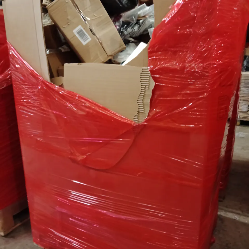 PALLET OF ASSORTED HOUSEHOLD GOODS AND PRODUCTS TO INCLUDE; CUSHION,FULL LENGTH MIRROR,WATER BOTTLE
