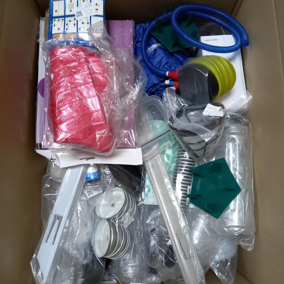 BOX OF APROXIMATELY 20 ASSORTED HOUSEHOLD ITEMS TO INCLUDE BAGS , PUMPS , TABLET CASES 