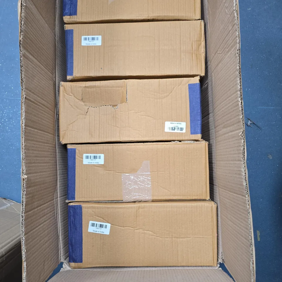 BOX OF 5 WICKER STYLE BAGS 