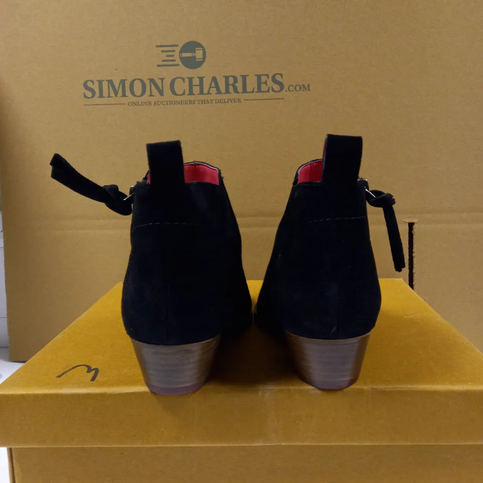 WHITE STUFF WILLOW SUEDE ANKLE BOOT SIZE 4