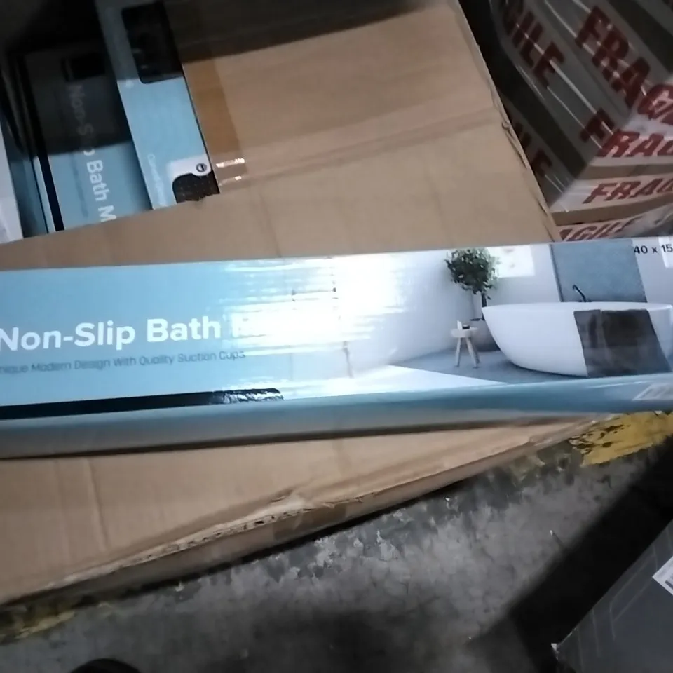 BOXED NON SLIP BATH MATS APPROXIMATELY 20