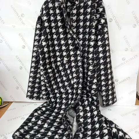 KLASS BUTTON UP CARDIGAN IN BLACK/WHITE - XL