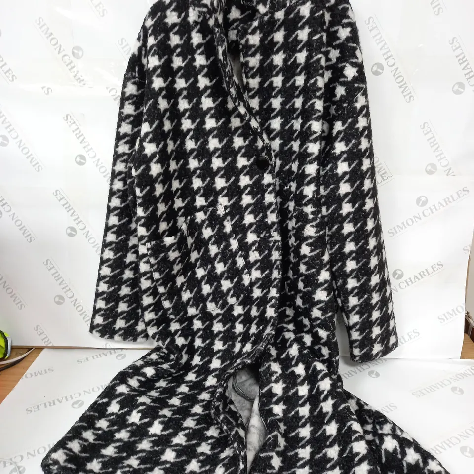 KLASS BUTTON UP CARDIGAN IN BLACK/WHITE - XL