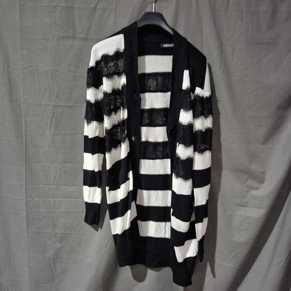 APPROXIMATLY 25 ITEMS INCLUDING TOPS, PANTS JACKES ECT 