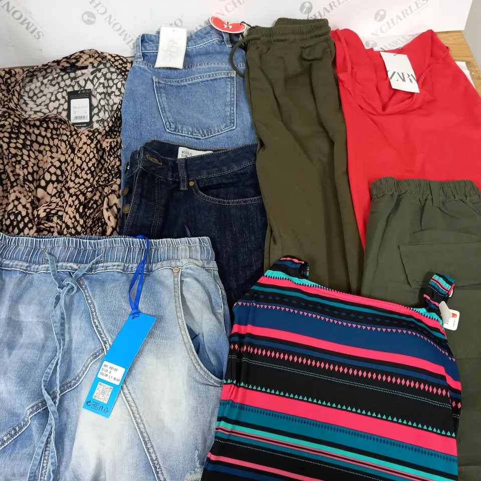 LARGE QUANTITY OF ASSORTED CLOTHING ITEMS TO INCLUDE NEW LOOK, DENIM CO AND ZARA