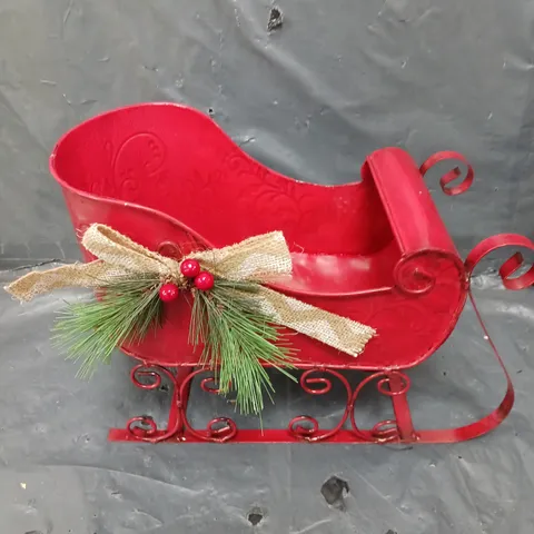 CHRISTMAS METAL SLEIGH DECORATION IN RED