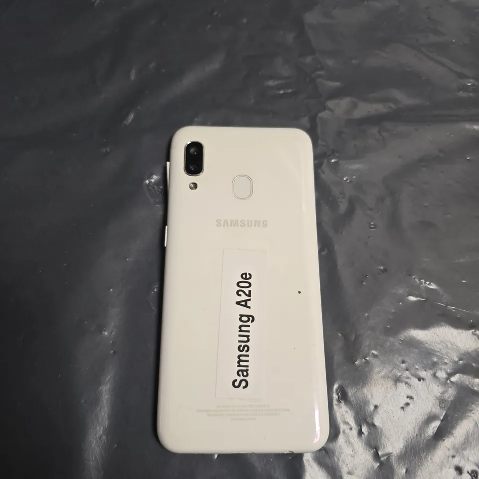 SAMSUNG GALAXY A20E – WHITE SMARTPHONE