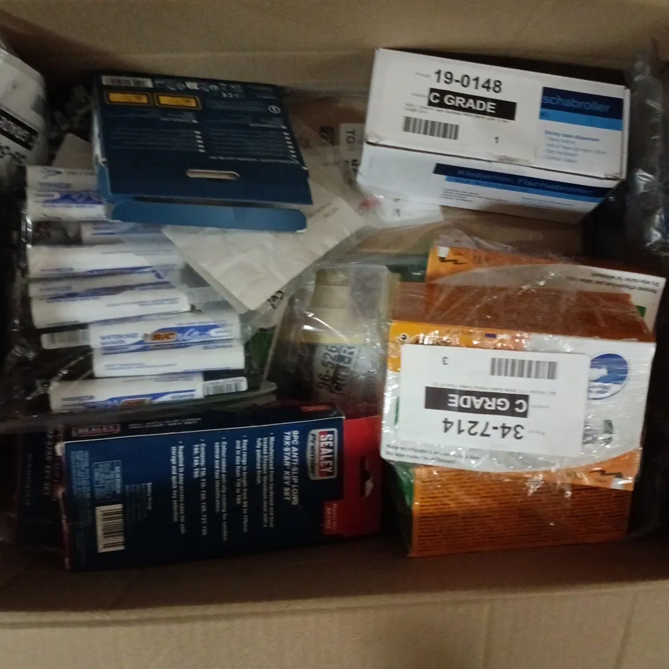 APPROXIMATELY 12 ASSORTED ITEMS TO INCLUDE GREEN MARKERS, TRX-STAR KEY SET, SOLOPOL HEAVY DUTY HAND CLEANER, ETC