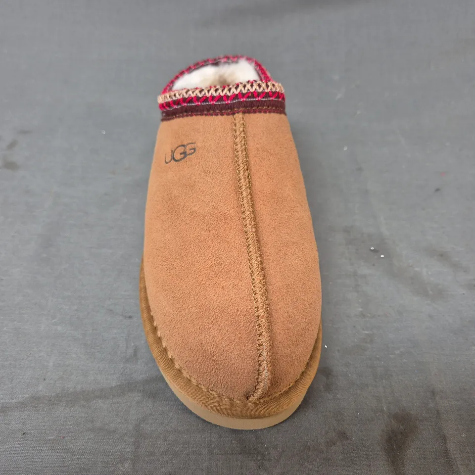 BOXED PAIR OF UGG SHOES IN CAMEL UK SIZE 5