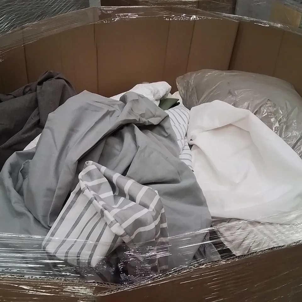 PALLET OF BEDDING PRODUCTS TO INCLUDE;DUVET,BLANKET SHEETS,PILLOWS,ETC