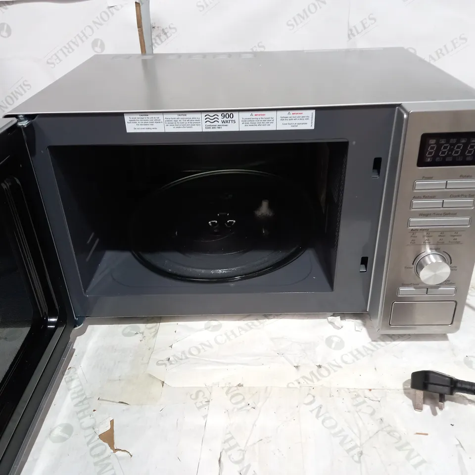 RUSSELL HOBBS FAMILY SIZE SILVER MICROWAVE 