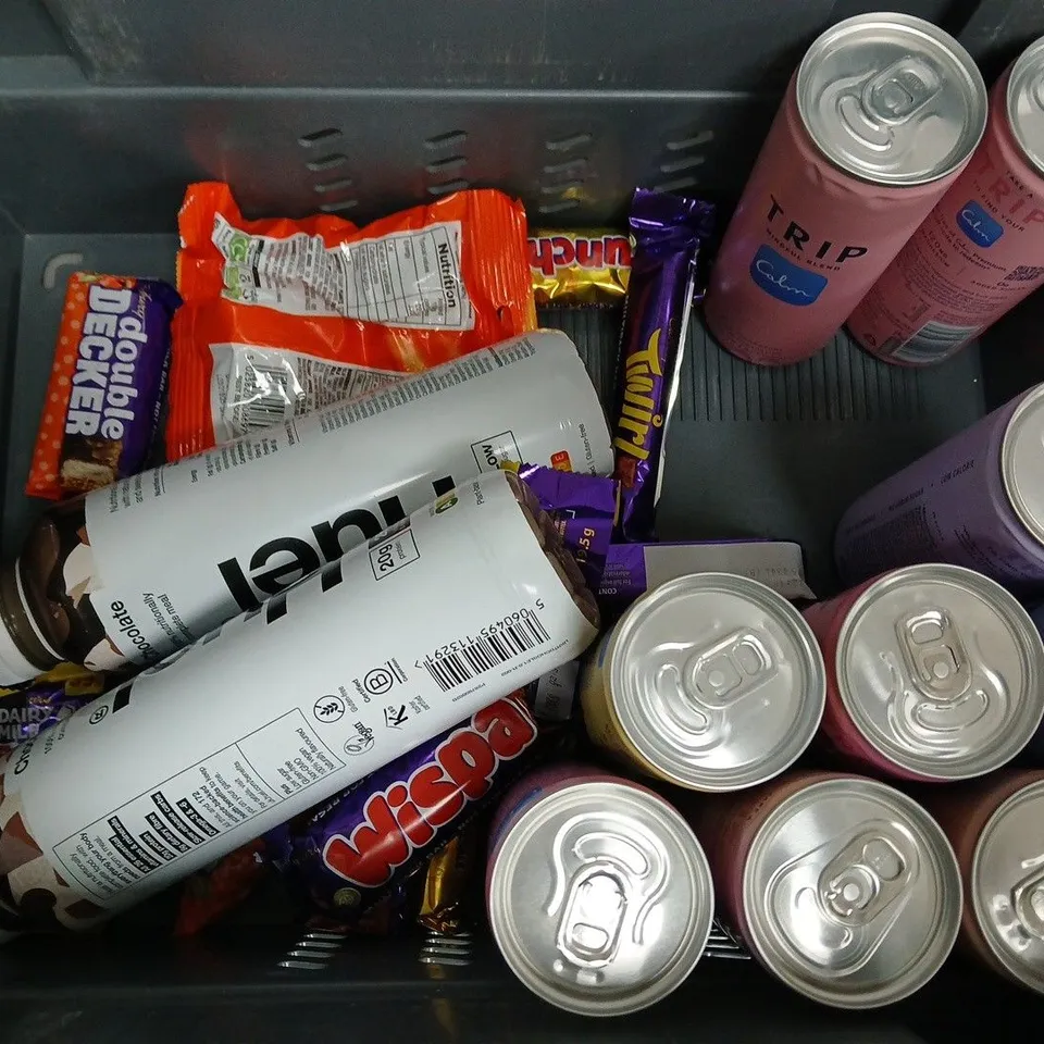 APPROXIMATELY 14 ASSORTED FOOD ITEMS TO INCLUDE TRIP CBD INFUSED DRINKS, REESES DISCO LIGHTS, HUEL, ETC - COLLECTION ONLY 